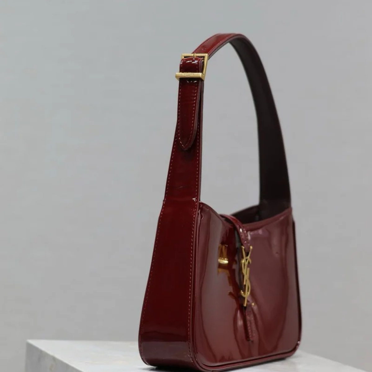 YVES SAINT LAURENT LE 5 À 7 BAG IN PATENT LEATHER