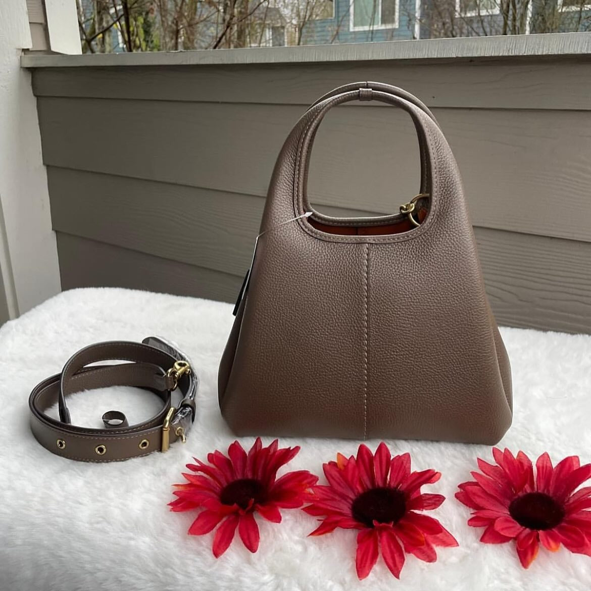 COACH LANA SHOULDER 23 BROWN