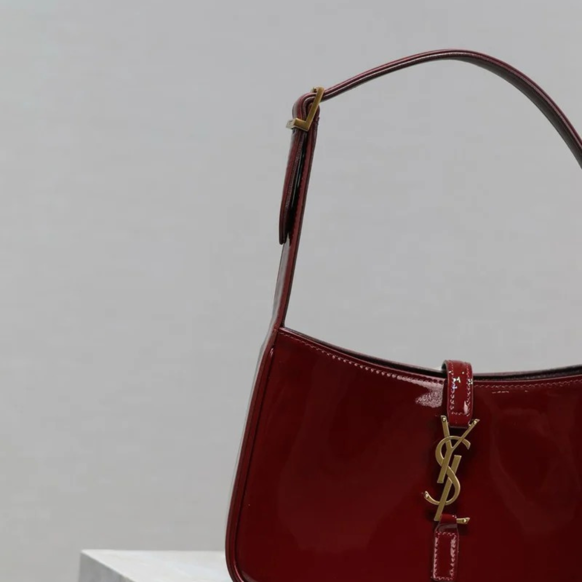YVES SAINT LAURENT LE 5 À 7 BAG IN PATENT LEATHER
